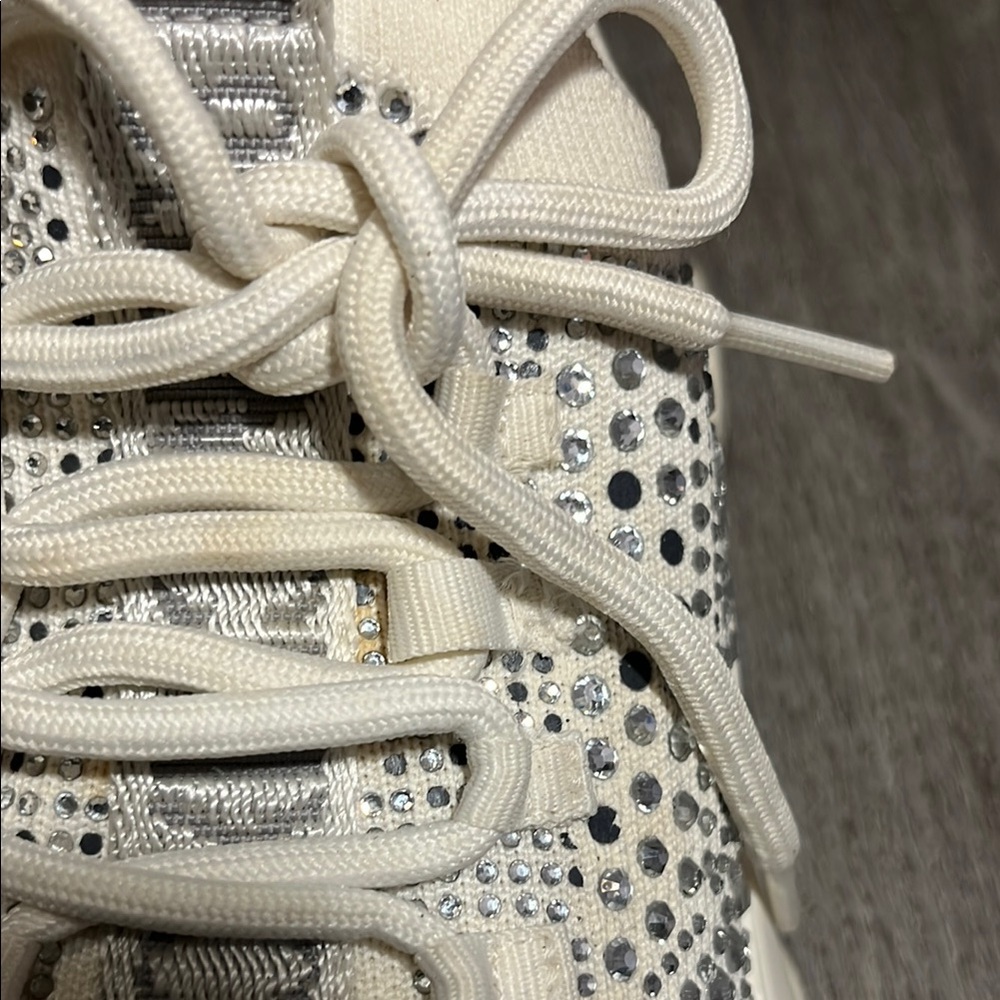 ❌SOLD❌Steve Madden Cream Sneakers - Picture 6 of 13